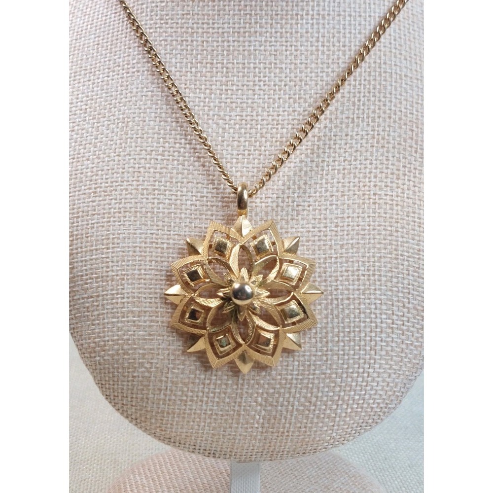 Vintage Gold Tone Floral Starburst Pendant Necklace Medallion 3D Mandala Henna